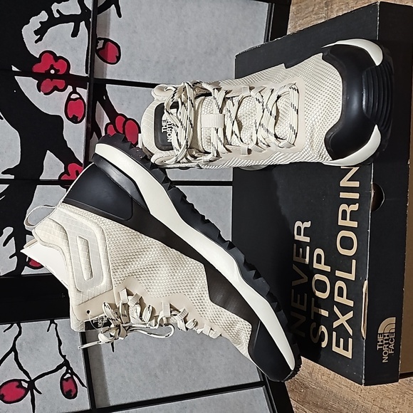 The North Face Activist Mid Futurelight Hiking Boots 11 NWB - Picture 2 of 9